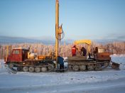 Буровая установка УРБ-4Т и трелевочный трактор ТДТ-55